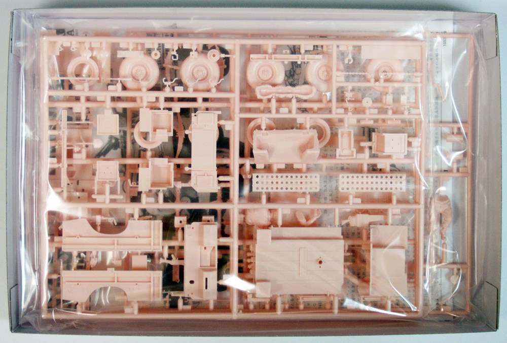 Tamiya 35076 1:35 British S.A.S. Land Rover "Pink Panther"