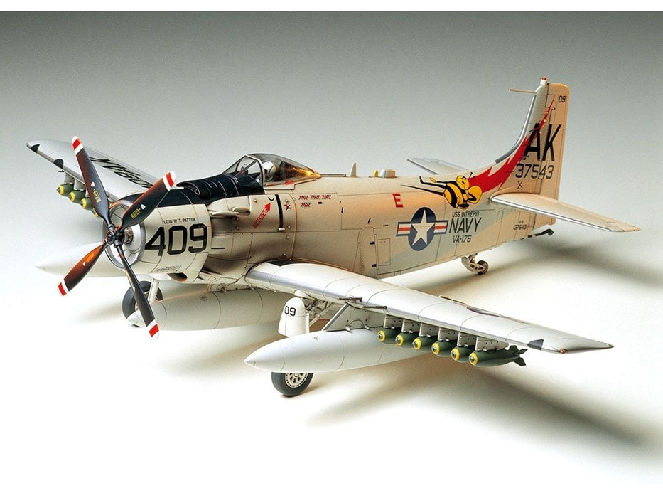 Tamiya 61058 1:48 Douglas Skyraider AD-6 (A-1H)