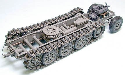 Tamiya 35239 1:35 German 18T FAMO Heavy Half Track