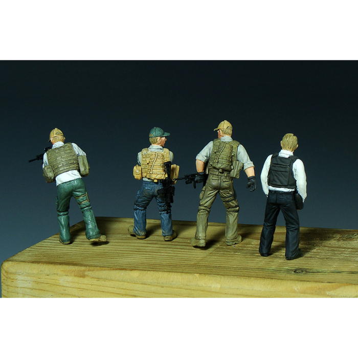 Trumpeter 00420 1:35 PMC in Iraq 2005--VIP Security Guards