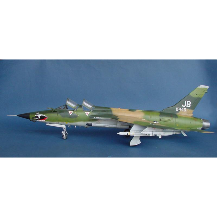 Trumpeter 02202 1:32 Republic F-105G Wild Weasel