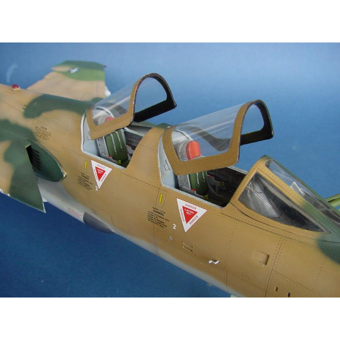 Trumpeter 02202 1:32 Republic F-105G Wild Weasel