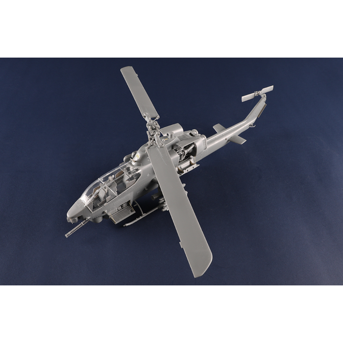 Trumpeter 05116 1:35 AH-1W Super Cobra