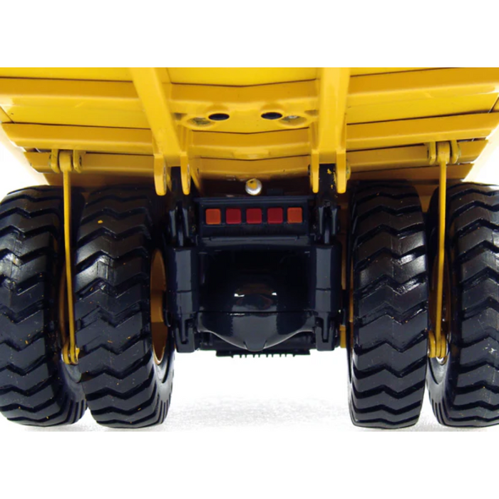 Universal Hobbies 8009 1:50 Komatsu HD605
