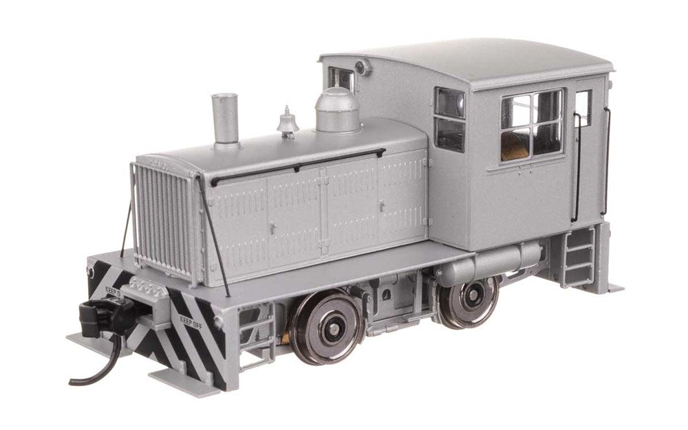 Walthers Mainline 910-10018 HO Plymouth ML-8 Industrial Switcher - Standard DC -- Silver with Black Stripes