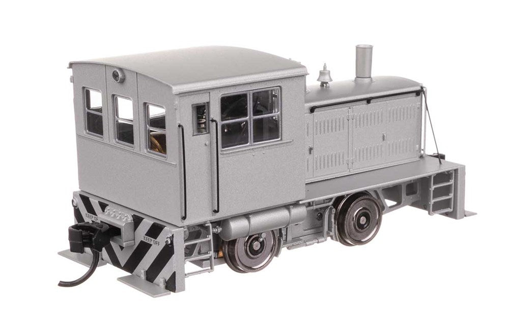 Walthers Mainline 910-10018 HO Plymouth ML-8 Industrial Switcher - Standard DC -- Silver with Black Stripes