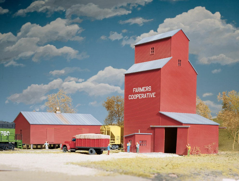 Walthers Cornerstone 933-3036 HO Farmers Cooperative Rural Grain Elevator Kit