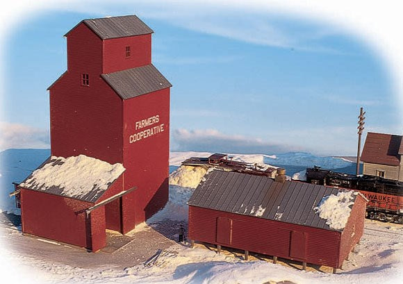 Walthers Cornerstone 933-3238 N Farmer's Co-op Rural Grain Elevator -- Kit - Elevator: 11 x 13.7 x 15.2cm