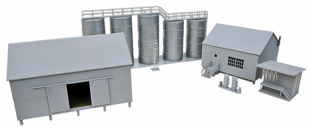 Walthers Cornerstone 933-4059 HO Trackside Oil Dealer with Storage Tanks Kit