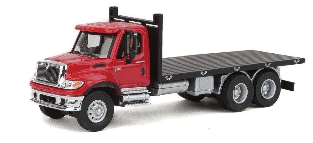 Walthers SceneMaster 949-11652 HO International(R) 7600 3-Axle Flatbed Truck - Assembled -- Red Cab, Black Flatbed