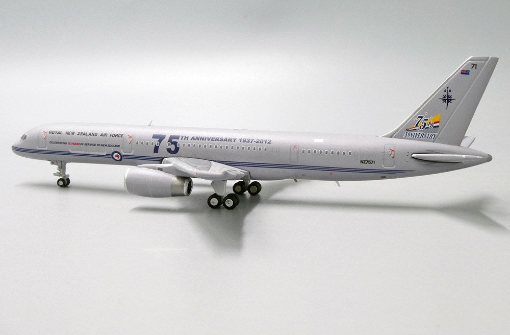 JC Wings XX4444 1:400 RNZAF Royal New Zealand Air Force Boeing 757-200 NZ7571