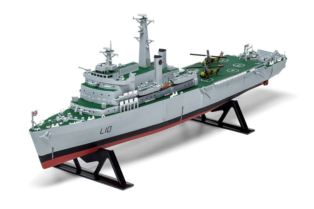 Airfix A03205V 1:600 HMS Fearless - Vintage Classics