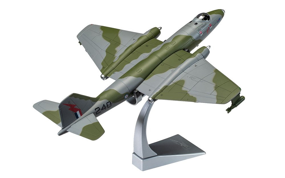 Corgi AA34710 1:72 GAF Canberra Mk.20, South Vietnam, 1969