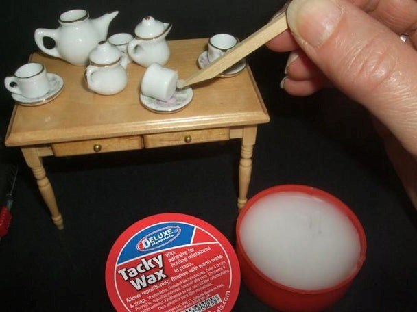 Deluxe Materials AD29 Tacky Wax 28g