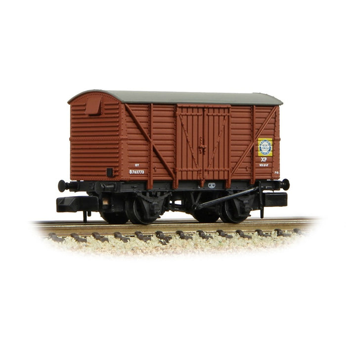 Graham Farish [N] 373-705A BR 12T Vent. Van Planked Sides in BR Bauxite (Early) 'ICI Fertilizer'