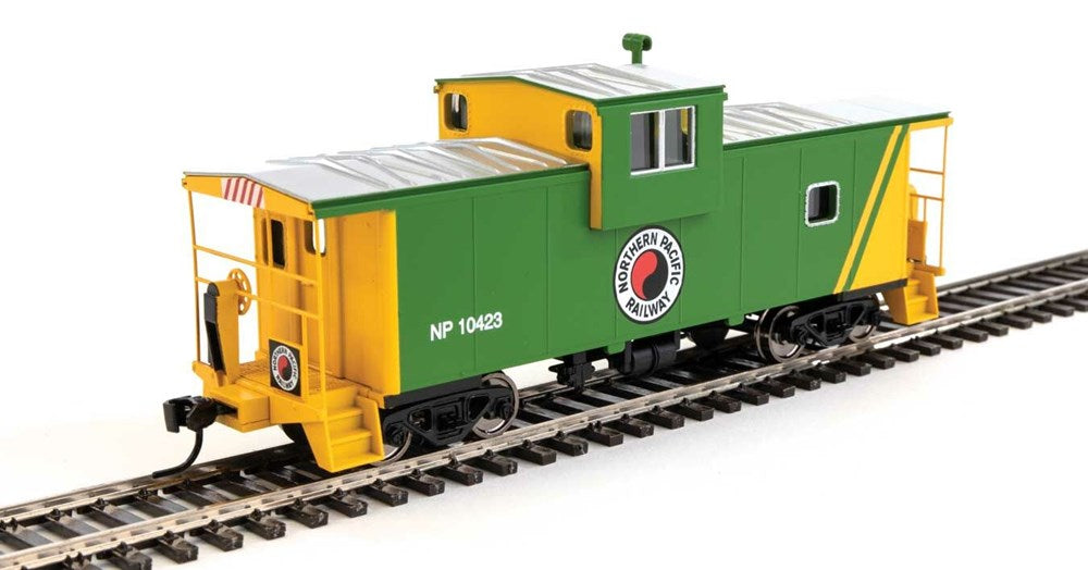 Walthers Mainline 910-8719 HO International Extended Wide-Vision Caboose - Northern Pacific #10423