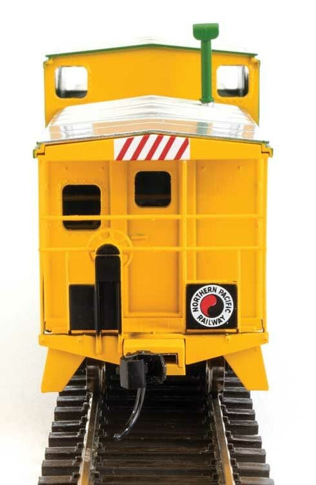Walthers Mainline 910-8719 HO International Extended Wide-Vision Caboose - Northern Pacific #10423