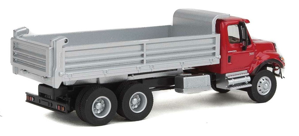 Walthers SceneMaster 949-11662 HO International(R) 7600 3-Axle Heavy-Duty Dump Truck - Assembled - Red Cab, Silver Dump Body