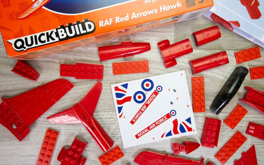 Airfix J6018 QUICKBUILD Red Arrows Hawk