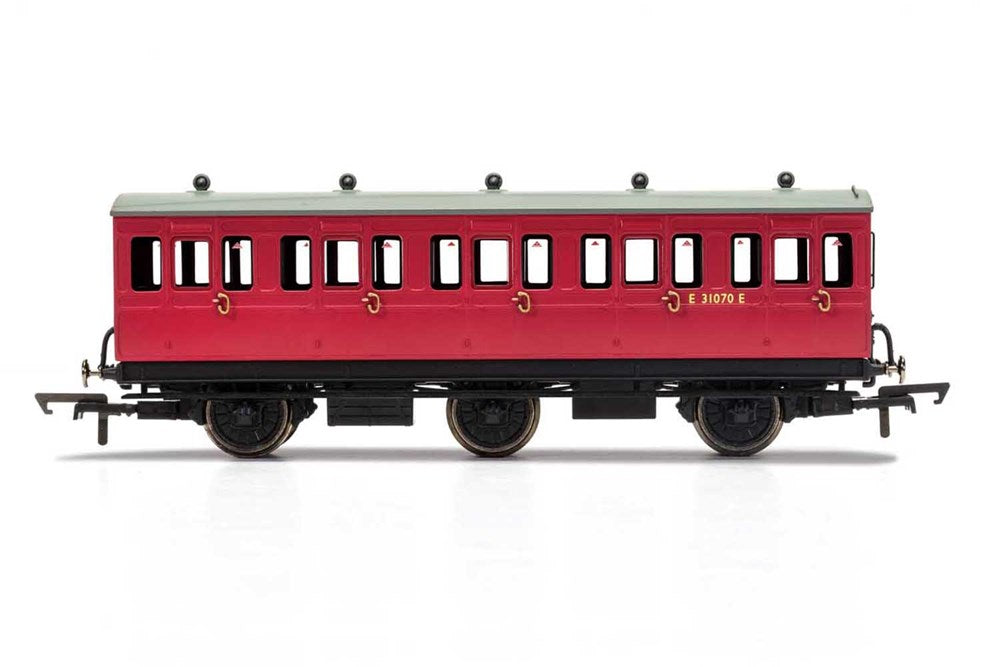 Hornby R40124 OO BR 6 Wheel Coach 3rd Class Fitted Lights E31070 - Era 4