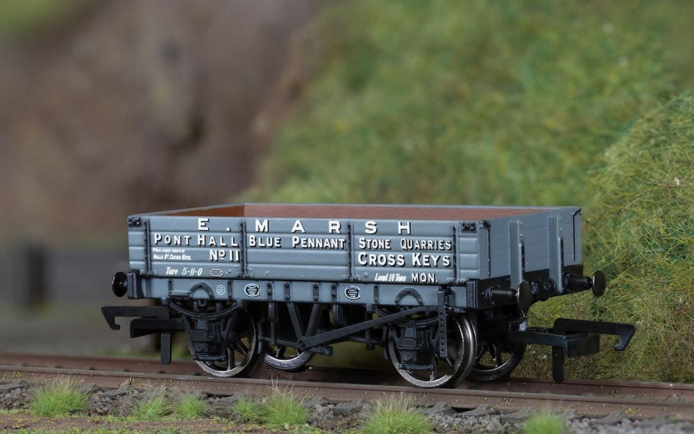 Hornby R60189 OO 3 Plank Wagon, E. Marsh - Era 3