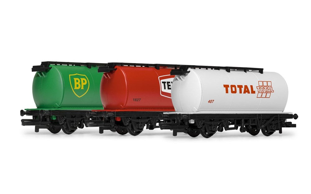 Hornby R6891 RailRoad Petrol Tankers, three pack, Various-Era 2/3