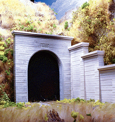 Chooch Enterprises 8320 HO Single-Track Concrete Tunnel Portal - 11.4 x 8.7cm