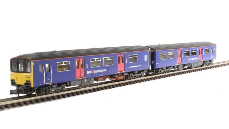 Graham Farish [N] 371-330 Class 150/1 Two Car DMU - First Great Western Livery