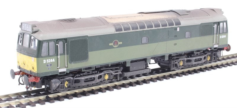 Heljan 2531 OO Class 25/3 BR two-tone green D5244 with small yellow panels - Factory Weathered