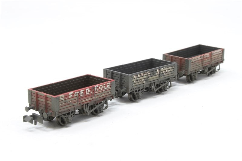Graham Farish [N] 377-065 5 Plank Coal Trader Private Owner Pack - 3 Wagons [W]