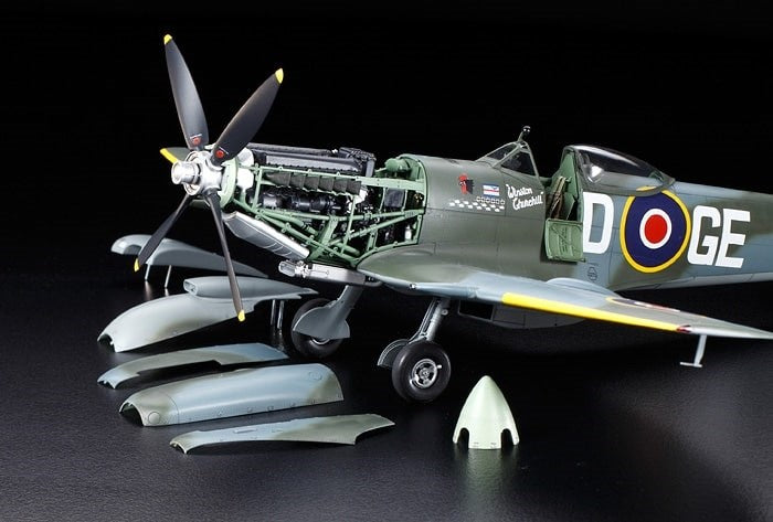 Tamiya 60321 1/32 Spitfire Mk.XVIe