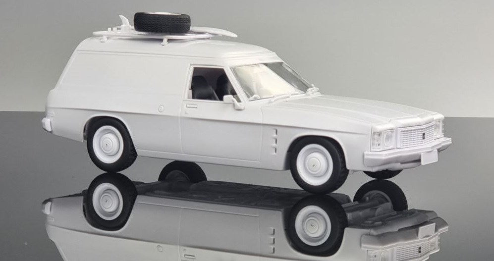 DDA-516K 1:24 Holden HJ Sandman Panel Van with Kingswood wheels Plastic model kit