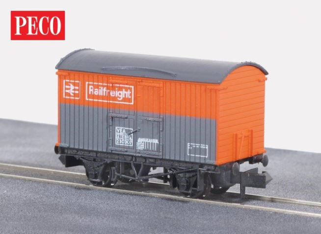 Peco NR-42R N BR Railfreight Box Van - Red/Grey
