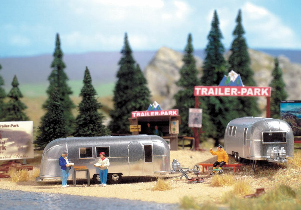 Walthers SceneMaster 949-2902 HO Camp Site with Two Trailers and Accessories - Kit