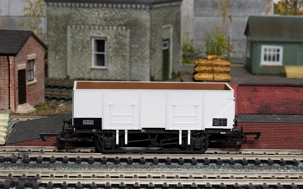 Hornby R60112 OO 21T Coal Wagon, P200781 - Era 4