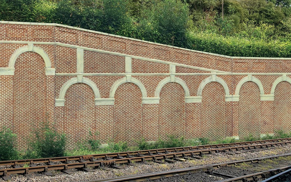 Hornby R7374 OO High Stepped Arched Retaining Walls x 2 (Red Brick)