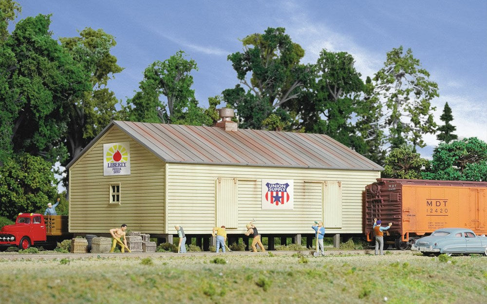 Walthers Cornerstone 933-3529 HO Storage Shed on Pilings Kit
