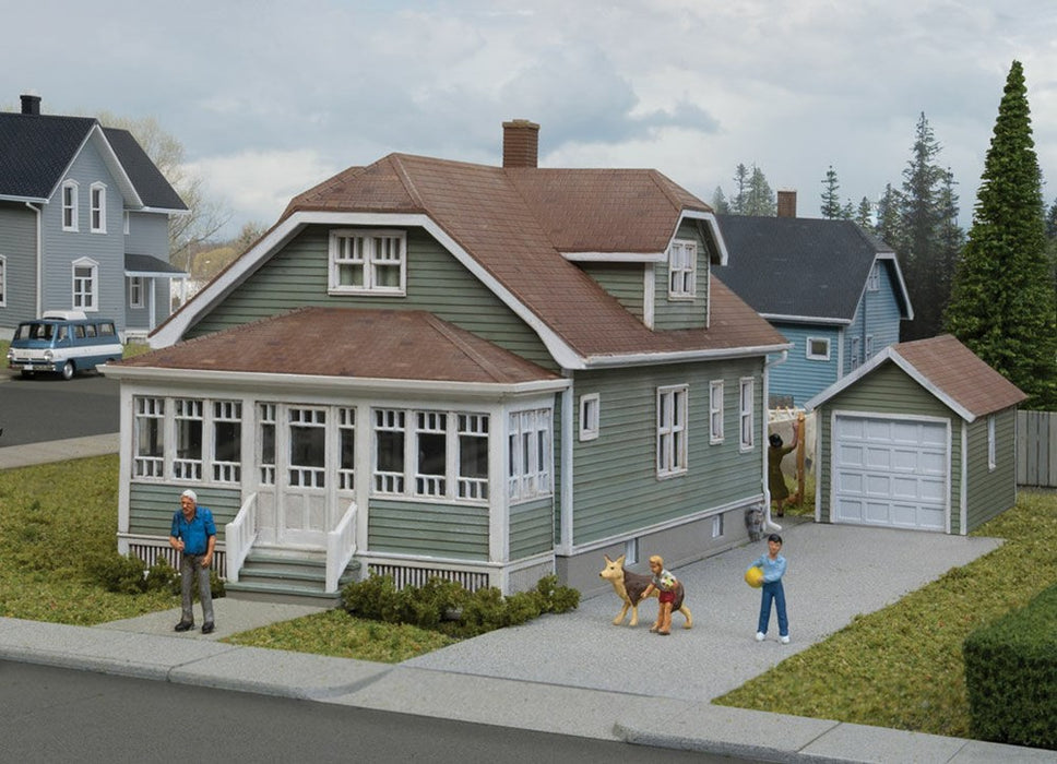 Walthers Cornerstone 933-3791 HO Updated American Bungalow with Single-Car Garage Kit
